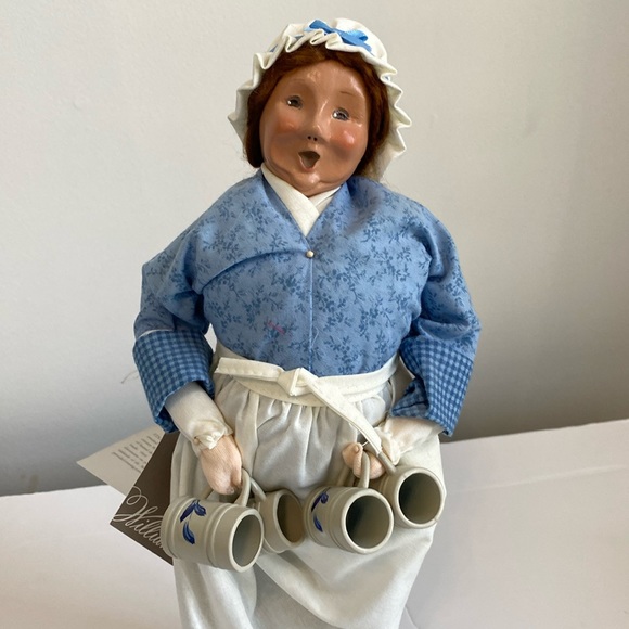 Byers' Choice Tavern Woman with Mugs - 2004 - Picture 1 of 13